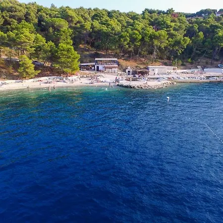 アパート Mare トロギール