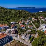 Apartament Mare *
