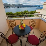 Apartament Mare *
